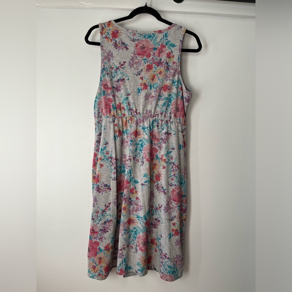 Casual floral dress with deep pockets - Picture 4 of 8